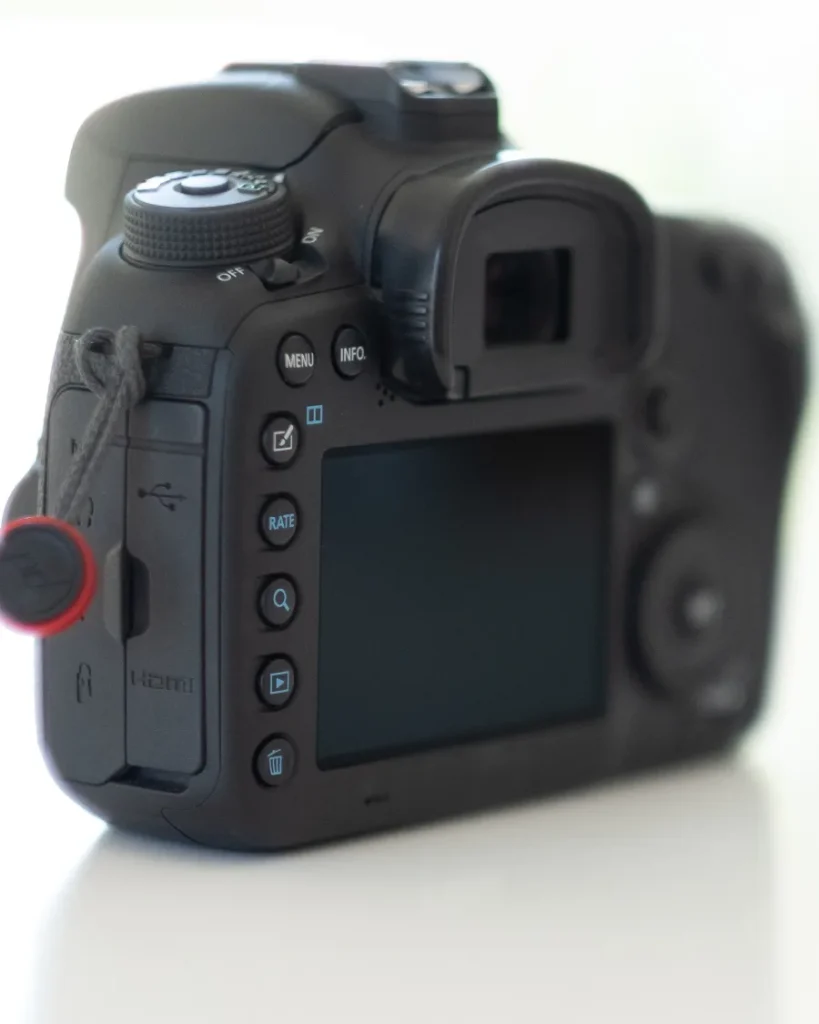 دوربین DSLR آیریس